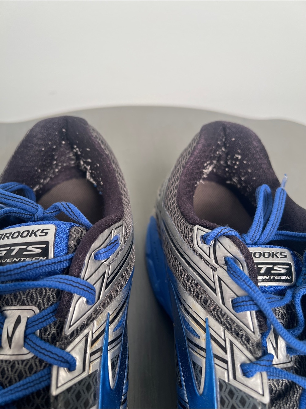 Brooks GTS Adrenaline 17. Running Shoes in Black and Blue size 14 wide. Men’s - Picture 6 of 16